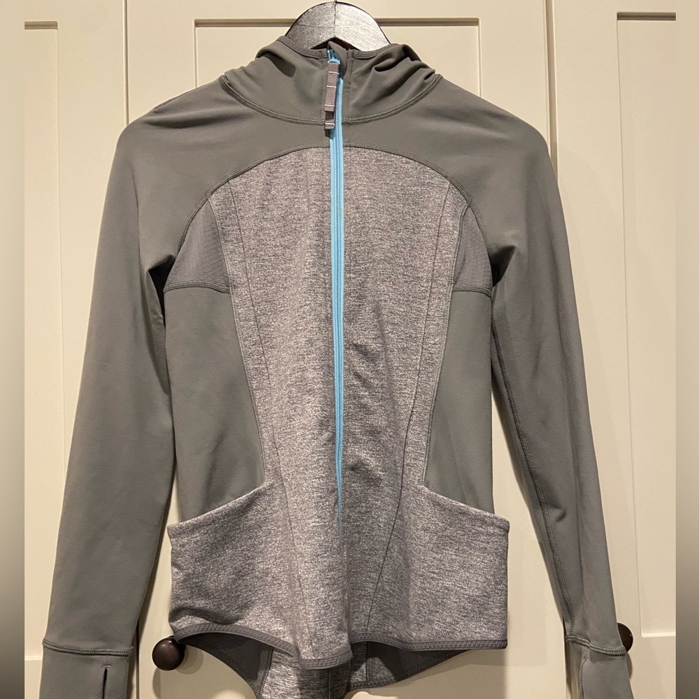 Ivivva athletic zip up, great condition!